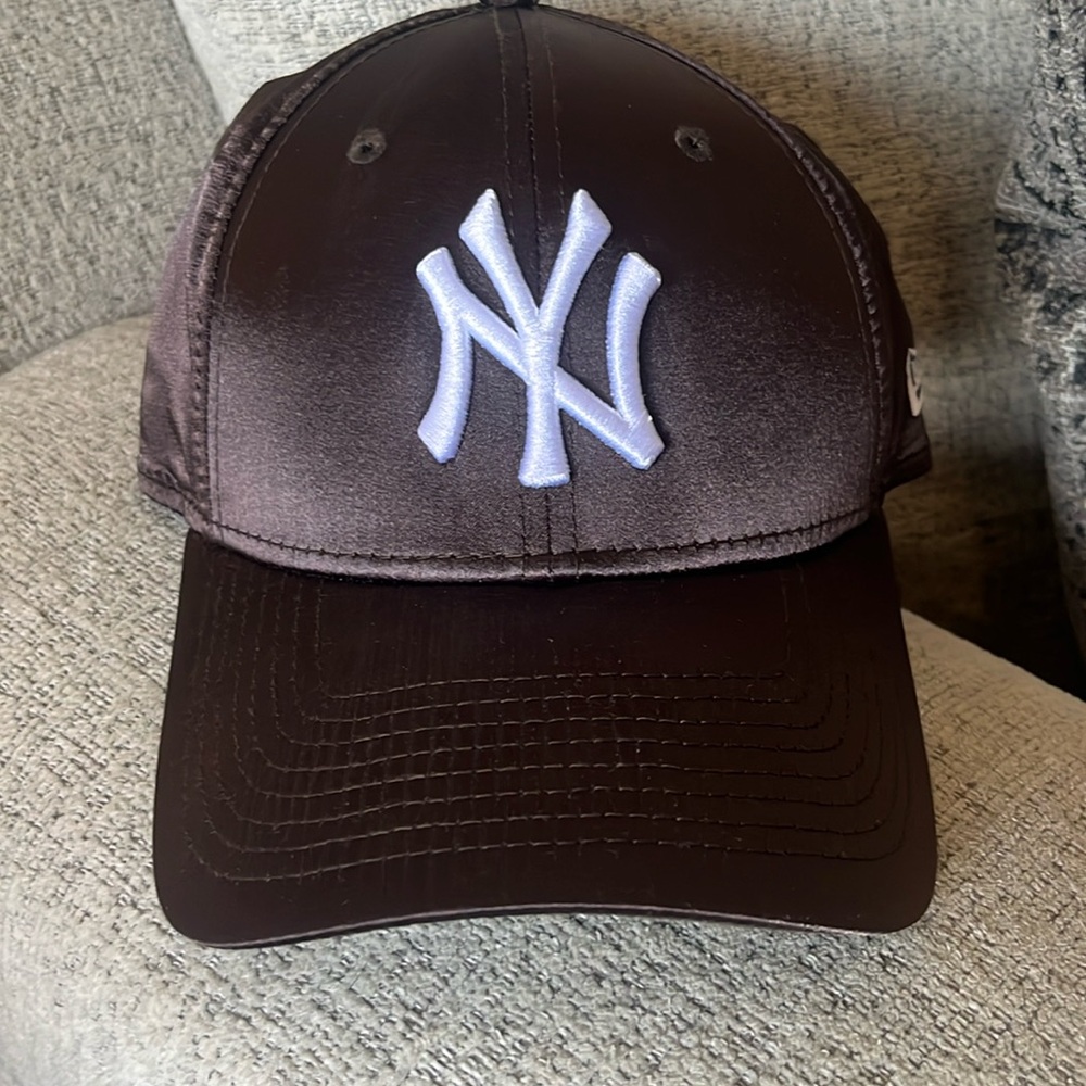 New Era Women’s Satin NY Yankees Cap - Brown Great condition